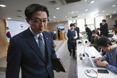 South Korean Vice Unification Minister Chun Hae-sung leaves after a news conference at the Unification Ministry in Seoul on March 22. (Ahn Young-Joon/AP)