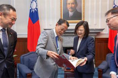 aiwan's President Tsai Ing-wen, center right, chats with Taro Aso, vice president of Japan's ruling Liberal Democratic Party during a visit to the Presidential Office in Taipei, Taiwan, Aug. 8, 2023.